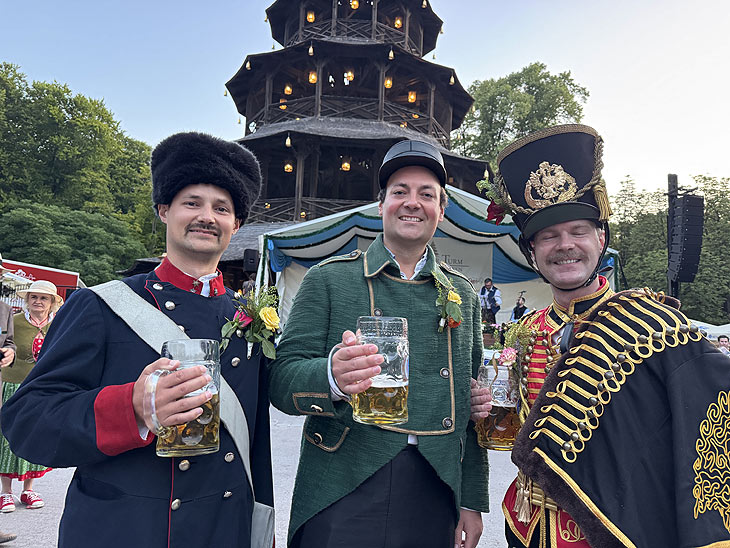  Diefatshefara Blasmusik  beimTanz beim Kocherlball 2025 (©Foto: Ingrid Grossmann) 